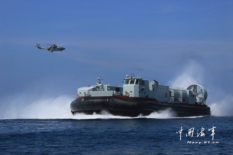 中해군 남중국해 훈련서 공기부양함 해상편대 최초 공개 4