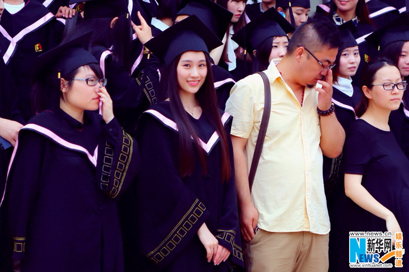 베이징영화학원 여신의 졸업 사진 화제…‘청순미 폭발’