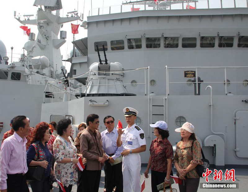 中해군 훈련함 인도네시아서 대중들에게 개방