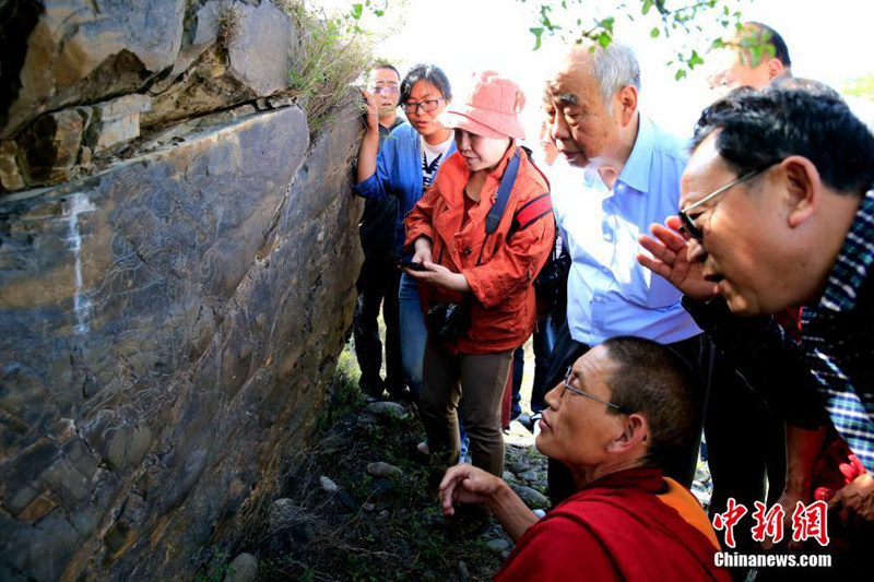 쓰촨성 진촨에서 분교(苯教)의 천년 마애조각 발견