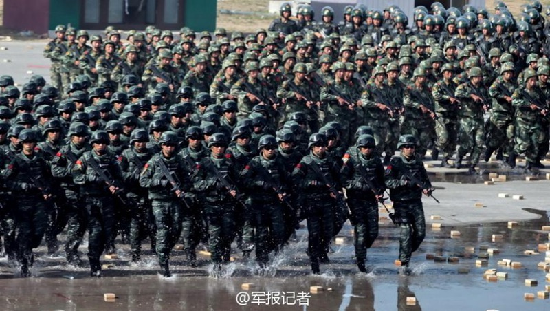베이징 무장경찰들 실탄 장전 순찰…사회 치안력 높여 