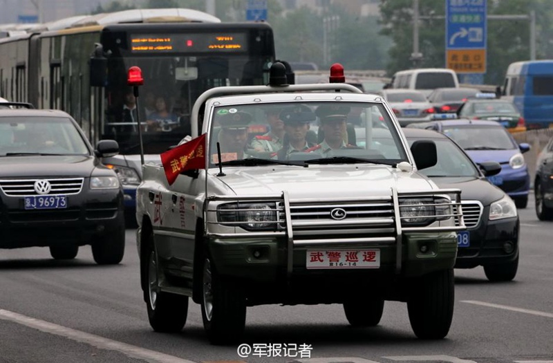 베이징 무장경찰들 실탄 장전 순찰…사회 치안력 높여 