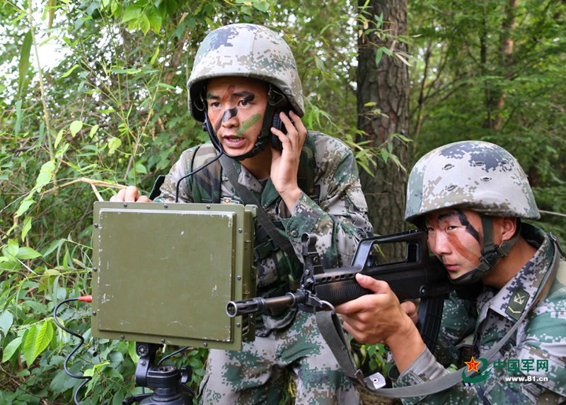 中육군 특전돌격훈련 실시…거침없는 파워 과시 