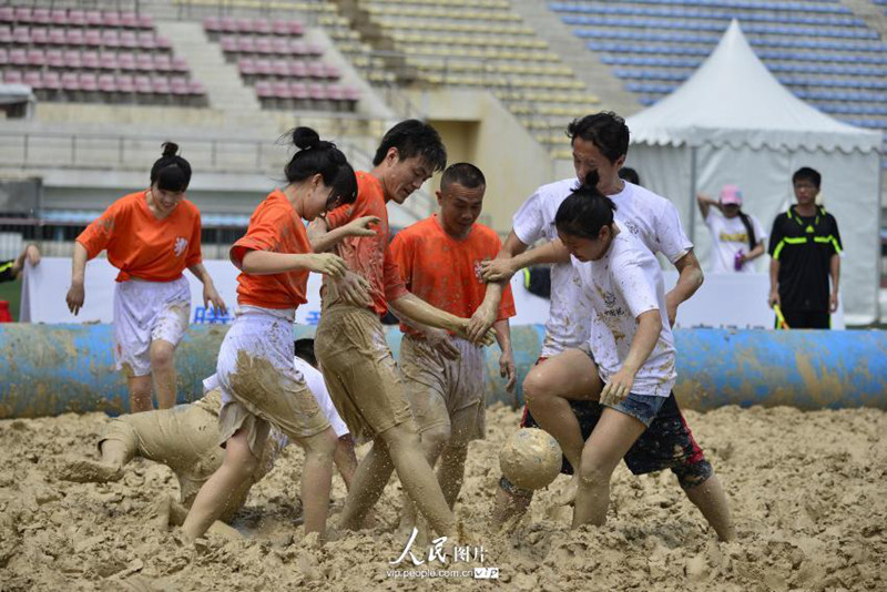 진흙탕에서 열리는 월드컵, 올해는 베이징서 개최