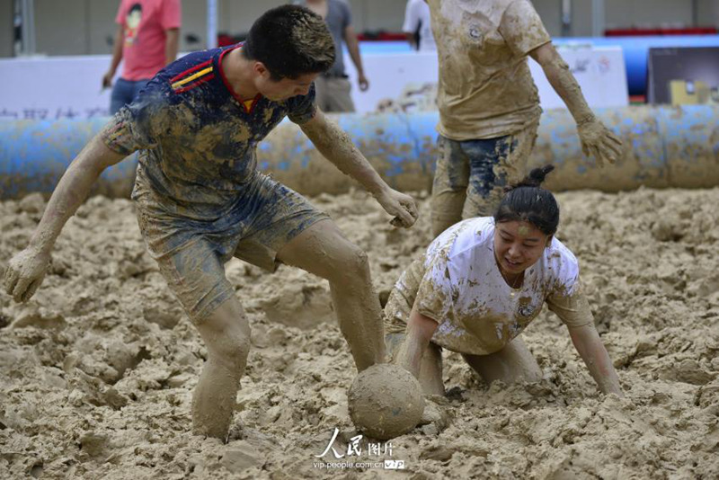 진흙탕에서 열리는 월드컵, 올해는 베이징서 개최