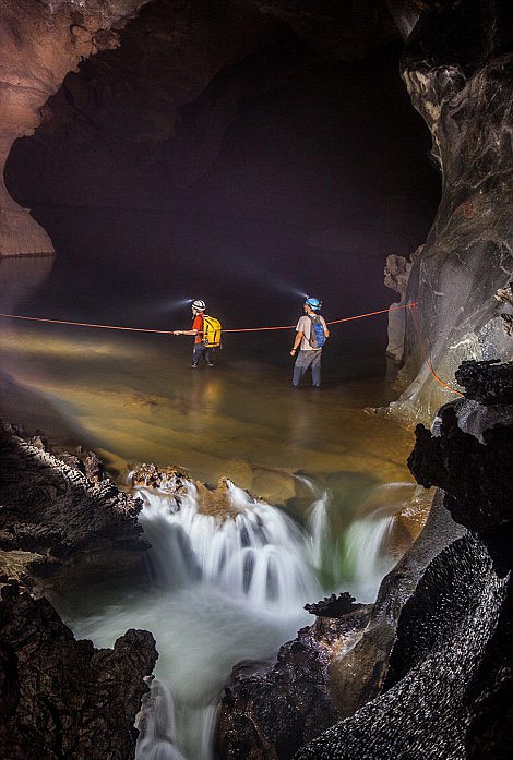 베트남서 세계 최대 동굴 발견, 동굴 안에 숲과 하천이!