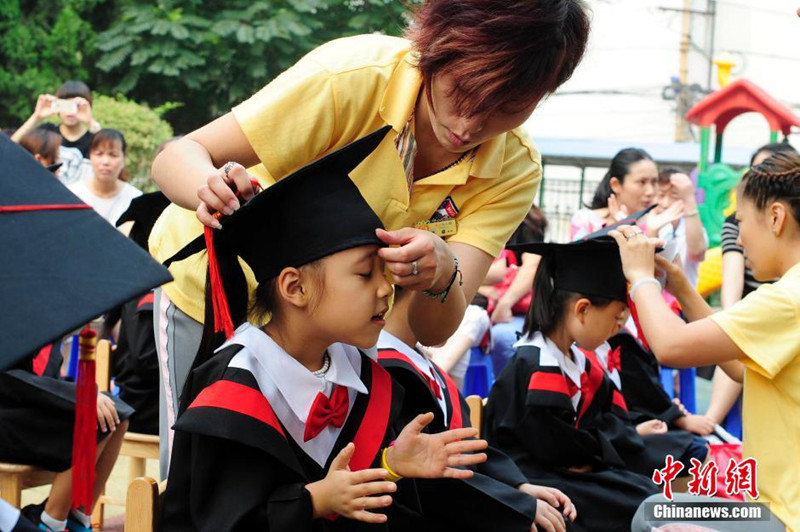 타이위안의 한 유치원, 학사복 입고 졸업식 거행