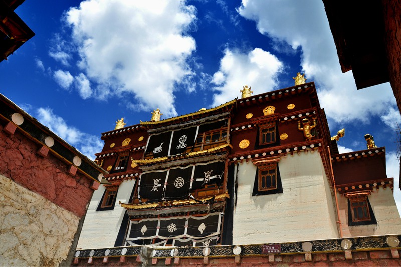 샹그리라 여행의 하이라이트 ‘쑹짠린쓰(松贊林寺)에서 티벳 불교를 느끼기’ 