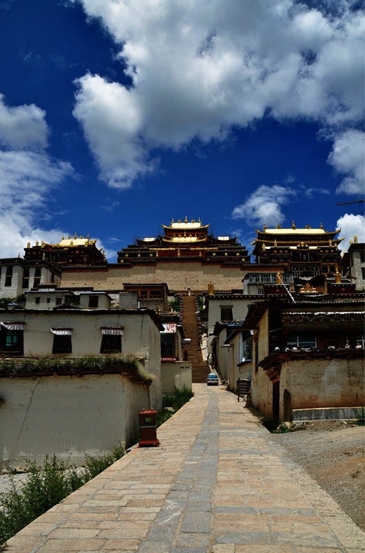샹그리라 여행의 하이라이트 ‘쑹짠린쓰(松贊林寺)에서 티벳 불교를 느끼기’ 