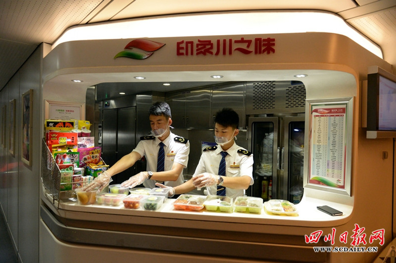 청두-상하이 간 고속철 첫 출발 “이동식 호텔이네”