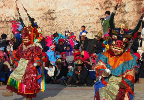 샹그리라의 전통 명절 행사, 덩바제(登巴節)