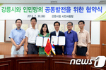 중국인민망, "강릉시 적극홍보할 것" [뉴스1 7.30]강릉시는 중국 최대 인터넷 사이트인 중국 인민망 한국지국의 공동발전을 위한 업무협약 체결식을 30일 오후 2시30분 시청 2층에서 개최했다.
