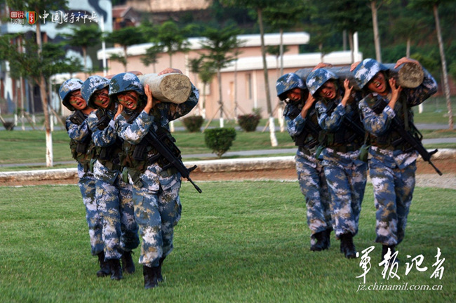 중국 女특공대원 밀착 취재, 상처 나고 땀 범벅은 기본