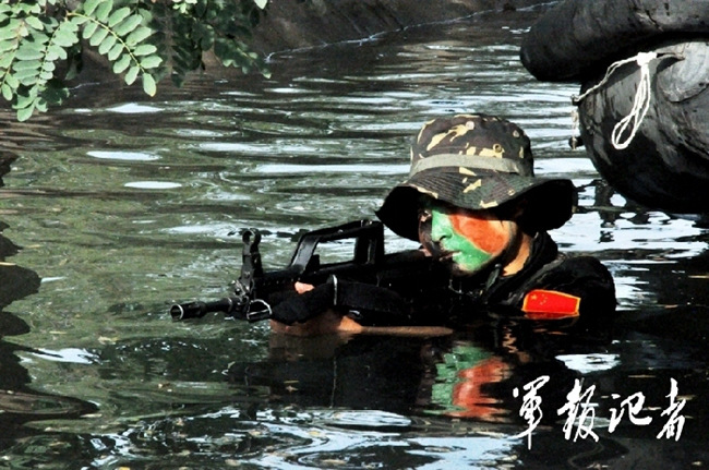 중국 女특공대원 밀착 취재, 상처 나고 땀 범벅은 기본
