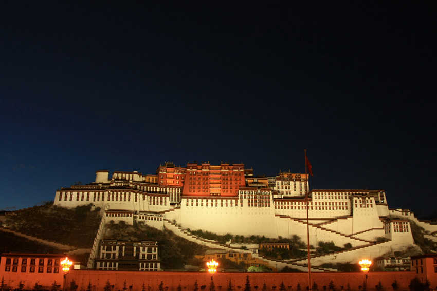 라사 포탈라궁의 역사적 건축물..티벳정교일치의 중심지