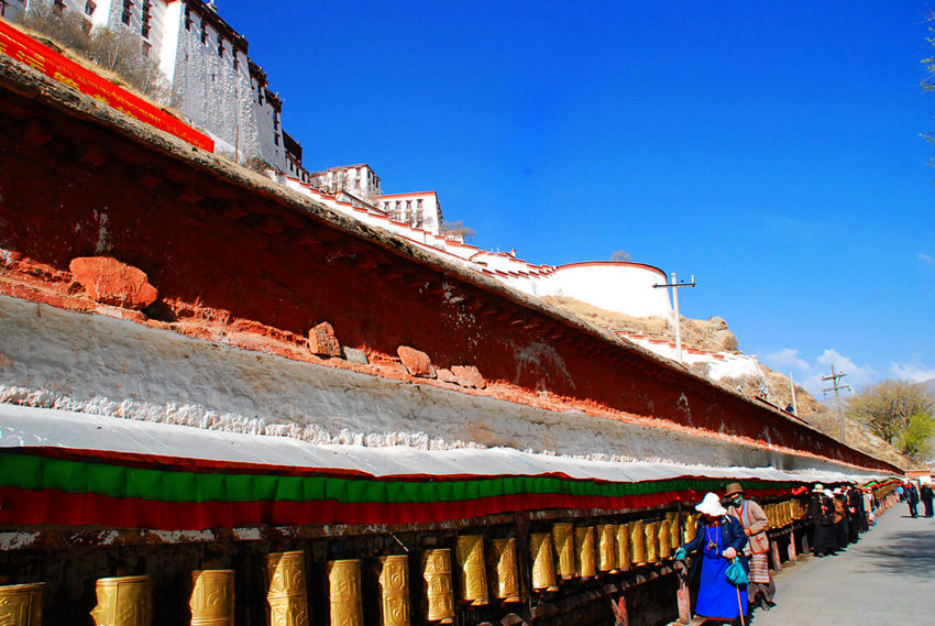 라사 포탈라궁의 역사적 건축물..티벳정교일치의 중심지