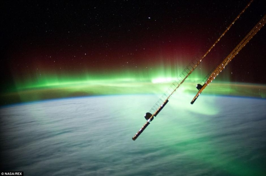 NASA가 공개한 빛으로 둘러싼 지구 모습 ‘아름다워’