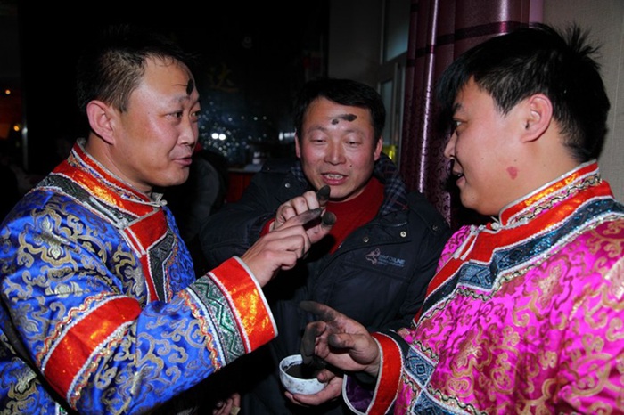 시버(錫伯)족의 전통명절,抹黑节 모헤이제(抹黑節)