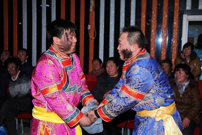 시버(錫伯)족의 전통명절,抹黑节 모헤이제(抹黑節)
