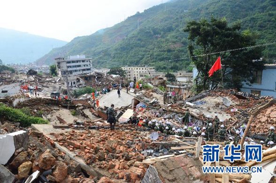 윈난 루뎬 지진으로 인명 피해 398명, 실종 3명