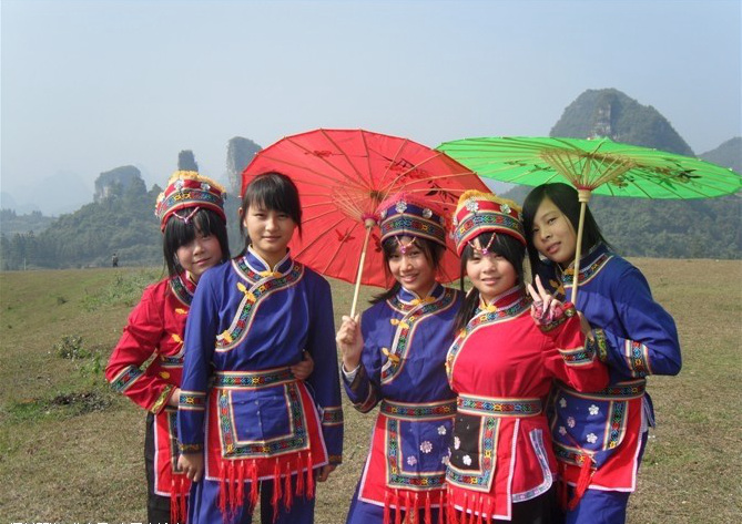 무로(仫佬)족의 전통명절,저우포제(走坡節)