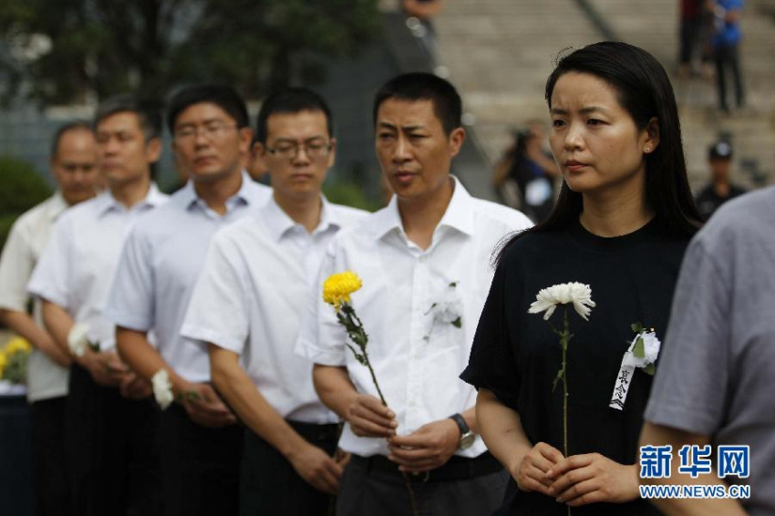 윈난, 루뎬 지진 사망자를 위한 애도 물결 이어져