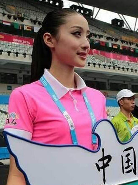 유스올림픽 중국대표단 안내원…’여신’ 등극 
