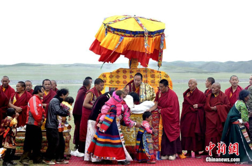 판첸(班禅) 티벳 알리 지역에서 첫 불사(佛事)활동 