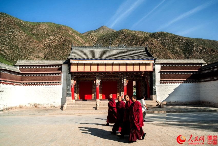 티베트인의 마음 속 성전: 고풍스런 라푸렁사원