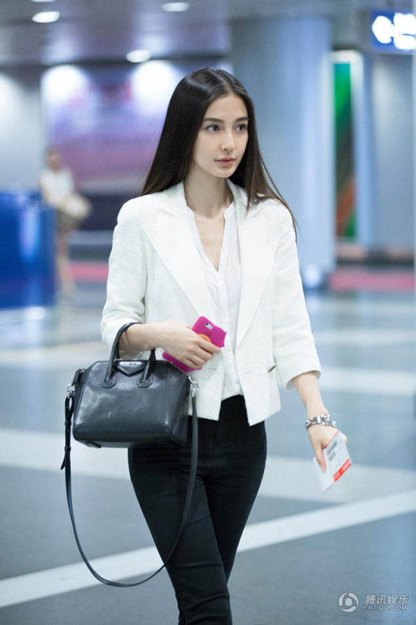 Angelababy 심플 공항패션 더욱 눈길가