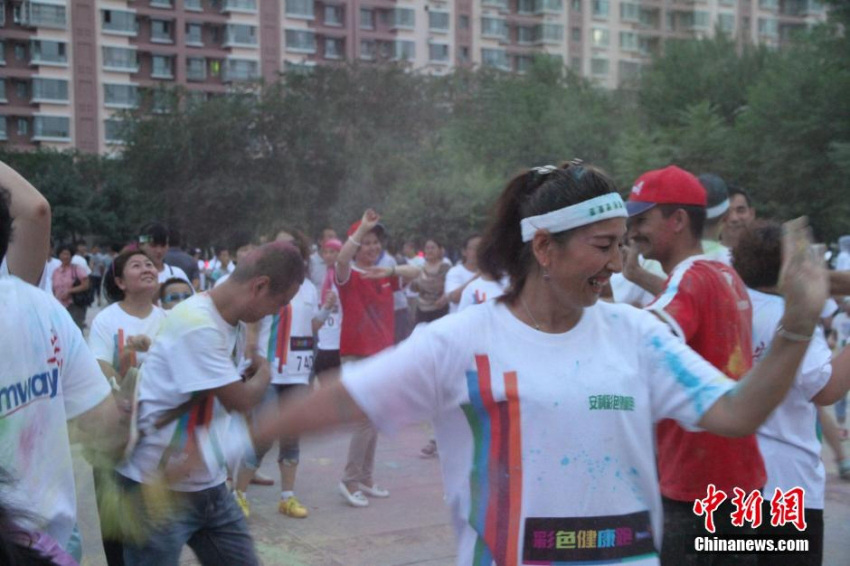 제 23 회 포도축제, ‘무지개빛 달리기’ 투루판 시민참가