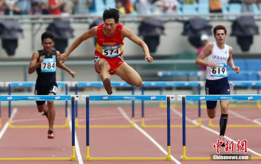 유스올림픽:중국 쉬즈항 선수 400m 허들 우승