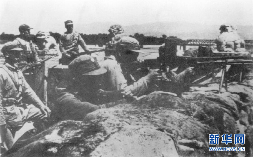 제29군이 루궈차오로 쳐들어 온 일본군에 대항하고 있다.