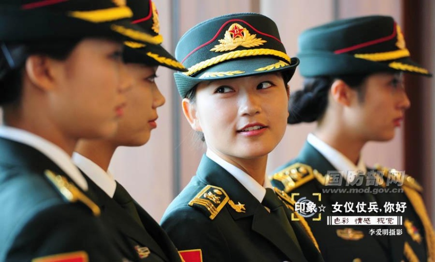 중국 女군 의장대 화보 최초 공개…위풍당당 무한 매력