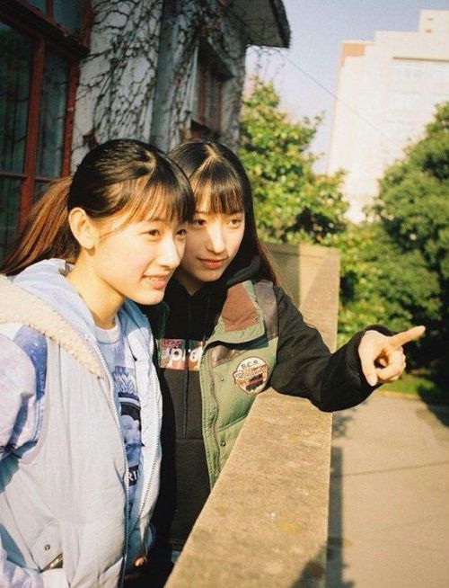 푸단大 쌍둥이 자매 인터넷 화제, ‘청순함+귀여움’