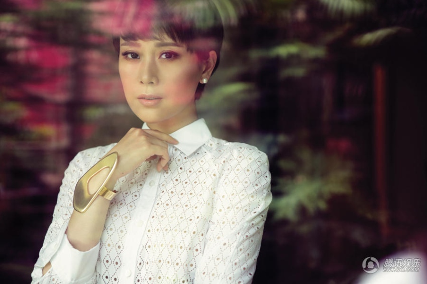 하이칭 ‘여장부’스타일 버려…사랑스럽게 변신