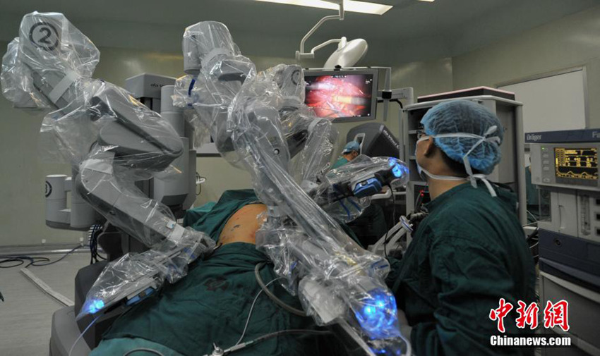 쓰촨서 로봇 수술 첫 시도돼, 로봇비용 3000만元 넘어
