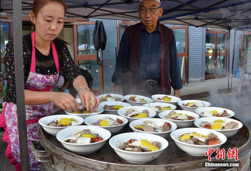 신장 옌치현 성립 60주년 ‘입맛 당기는’ 푸드 축제 개최