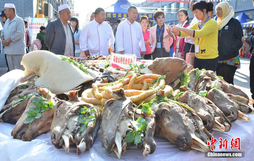 신장 옌치현 성립 60주년 ‘입맛 당기는’ 푸드 축제 개최