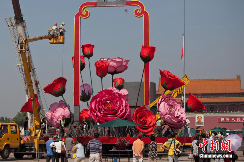 톈안먼광장 입체 조형물에 직경 3.2m 모란꽃 설치