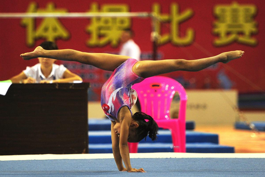 [중국인의 하루] 省급 운동회서 金획득한 8세 체조신동 