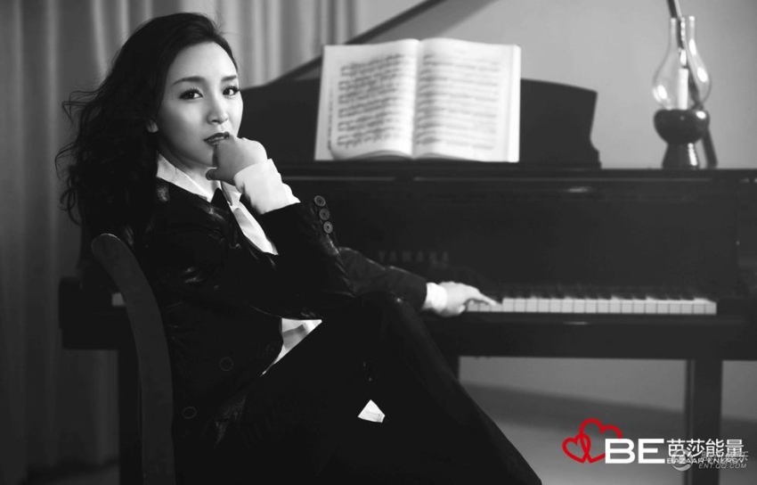 천제덩, 화보 공개… 피아노 여신의 매력 발산