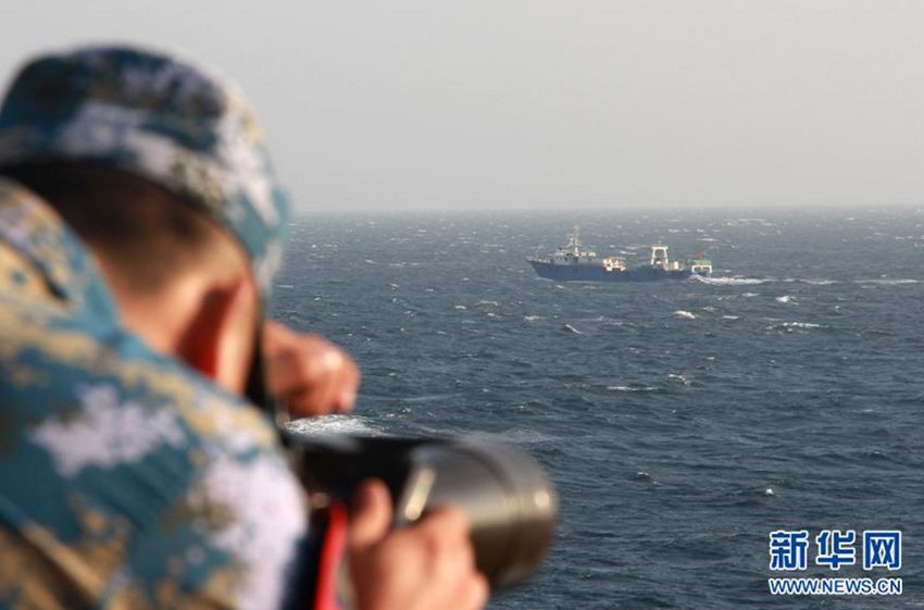 中해군, 해상 풍랑 속 특전요원 복귀 위해 헬기 파견  