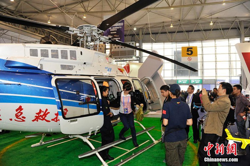 제15회 중국 서부국제박람회 개막…범용항공관 인기 