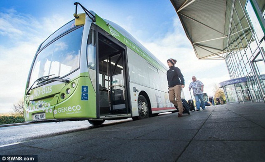영국 첫 친환경버스 운행…분뇨 연료 사용 