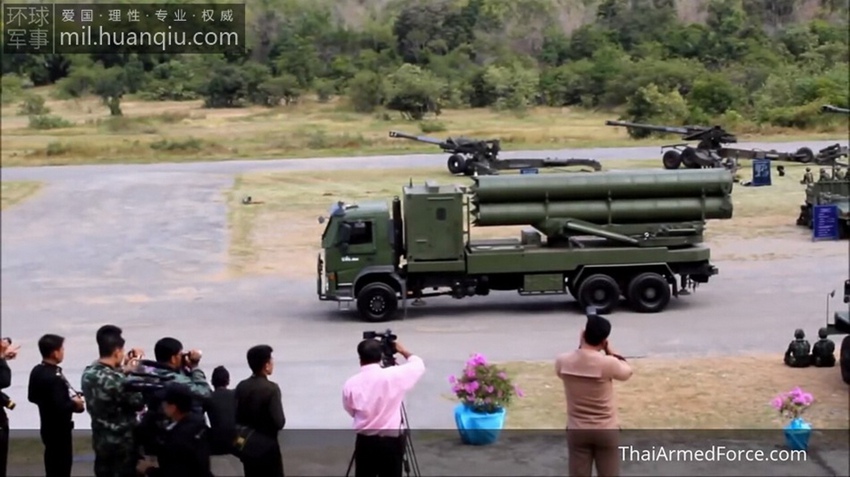 중국 WS-1 로켓포 태국서 위용 과시   