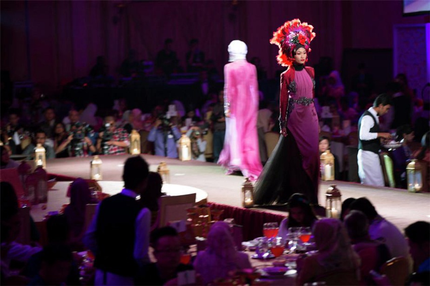 이슬람 패션쇼, 종교와 패션의 융합 선보여