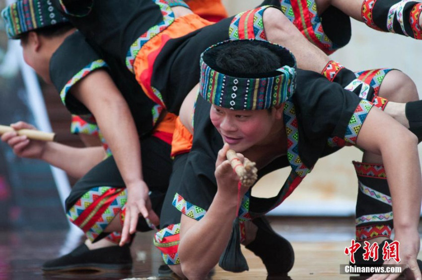 中요족마을서 판왕제 열려…다채로운 전통공연 선보여