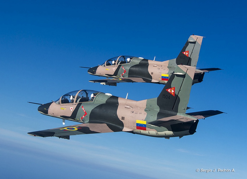 중국산 K-8 전투기 방글라데시에 수출, 女총리 탑승