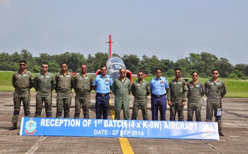중국산 K-8 전투기 방글라데시에 수출, 女총리 탑승
